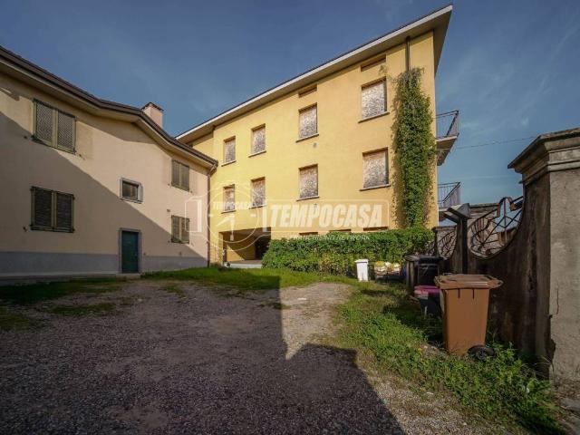 Palazzo in vendita a Cairate, Lombardia