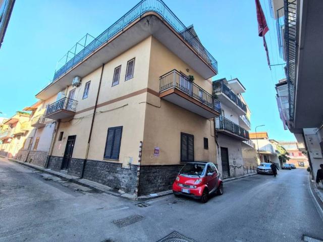 Palazzo in vendita a Caivano, Campania