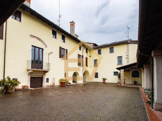 Palazzo in vendita a Calcinato, Lombardia