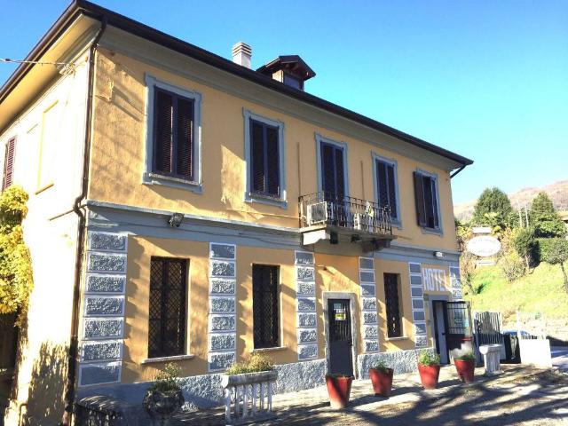 Palazzo in vendita a Calco, Lombardia