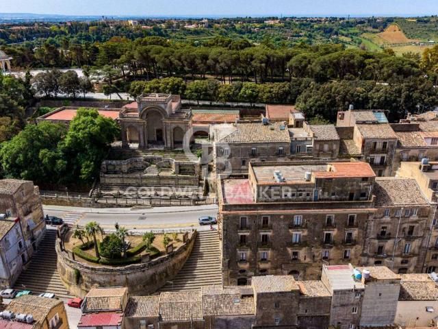 Palazzo in vendita a Canalotto, Caltagirone