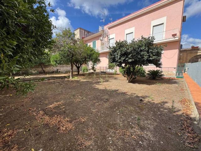 Palazzo in vendita a Calvizzano, Napoli