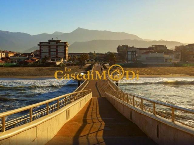 Palazzo in vendita a Camaiore, Lucca