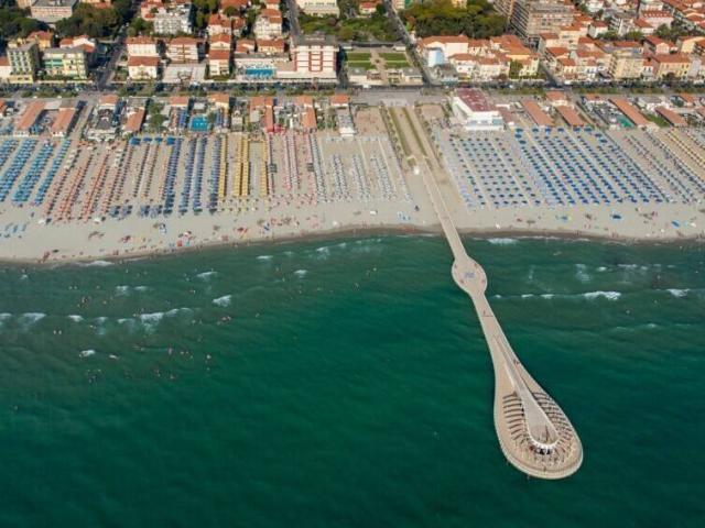 Palazzo in vendita a Camaiore, Toscana