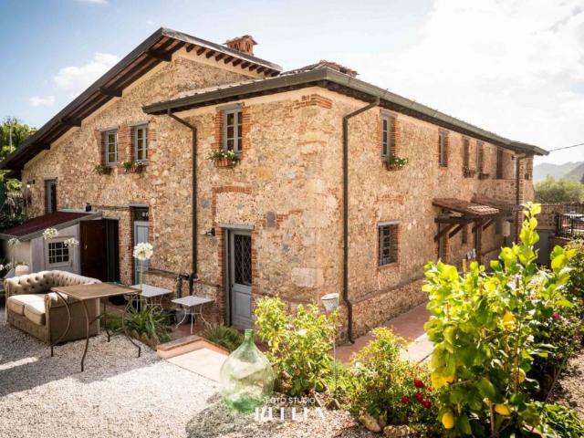 Palazzo in vendita a Camaiore, Lucca