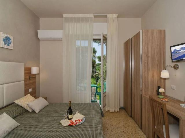Palazzo in vendita a Lido di Camaiore, Camaiore