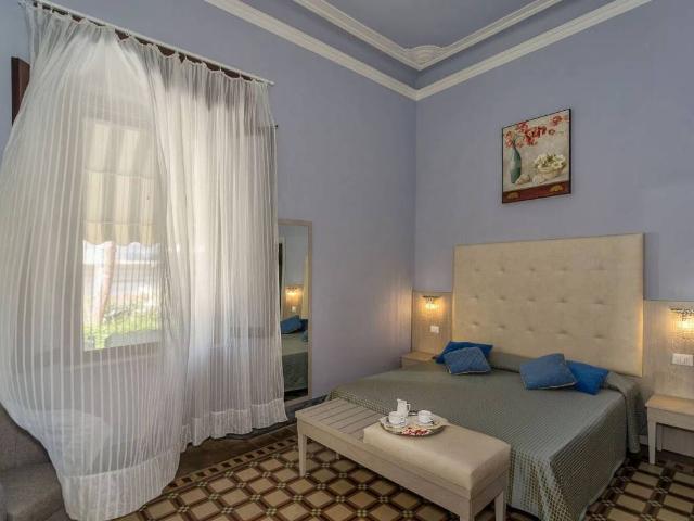 Palazzo in vendita a Lido di Camaiore, Camaiore