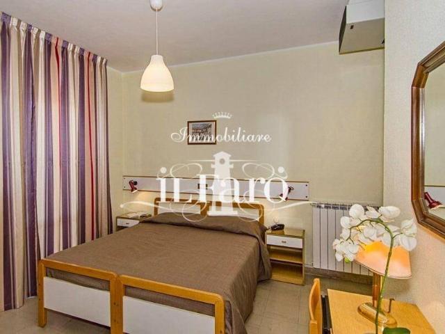 Palazzo in vendita a Lido di Camaiore, Camaiore