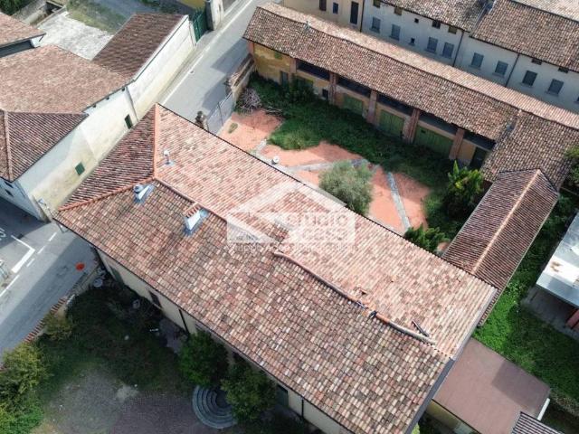 Palazzo in vendita a Camisano, Cremona