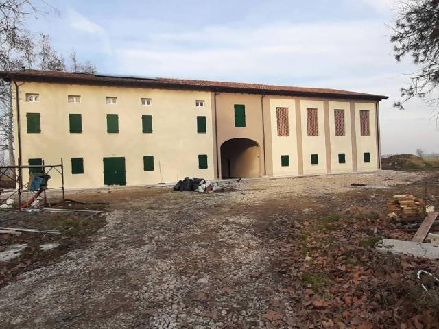 Palazzo in vendita a Pianura Reggiana, Re