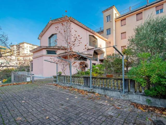 Palazzo in vendita a Campomorone, Liguria