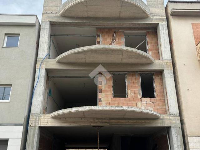 Palazzo in vendita a Puglia, Barletta-andria-trani