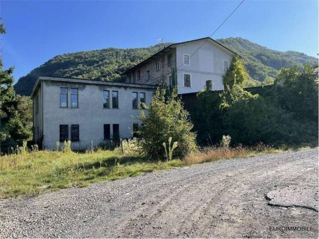 Palazzo in vendita a Val d’Enza, Re