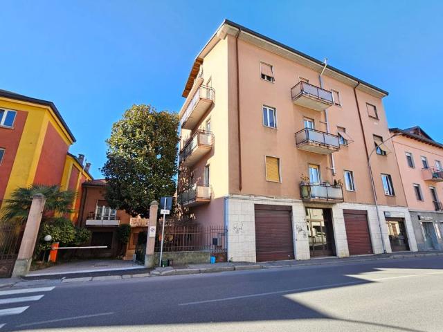 Palazzo in vendita a Villaggio Trieste, Cantù
