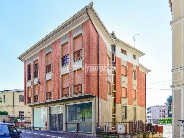 Palazzo in vendita a Villaggio Trieste, Cantù