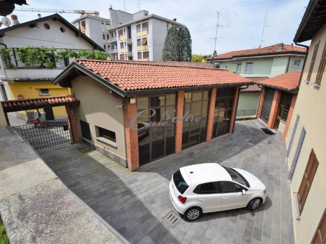 Palazzo in vendita a Villaggio Trieste, Cantù