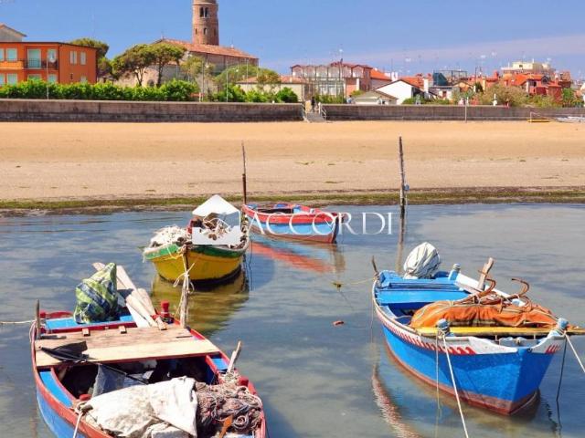 Palazzo in vendita a Caorle, Veneto