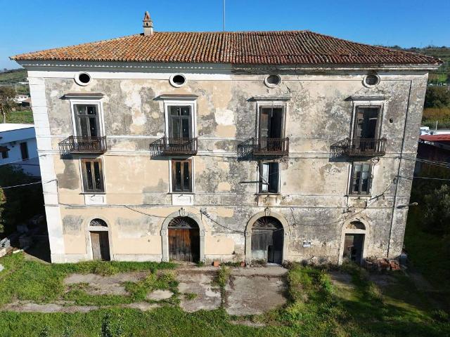 Palazzo in vendita a Capaccio, Campania
