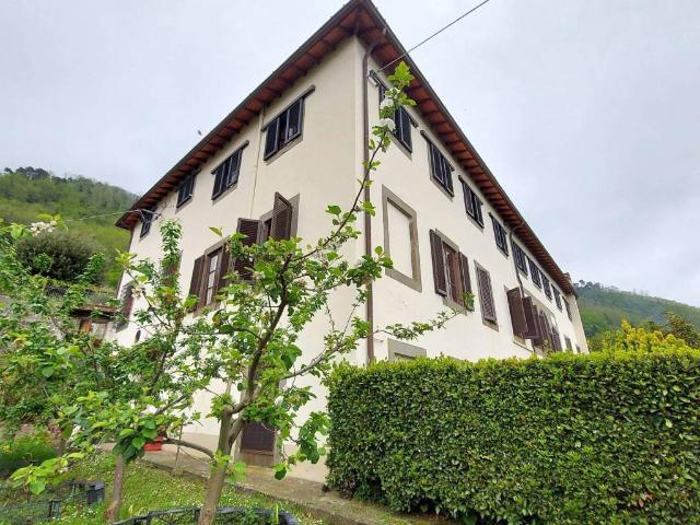 Palazzo in vendita a Matraia, Capannori