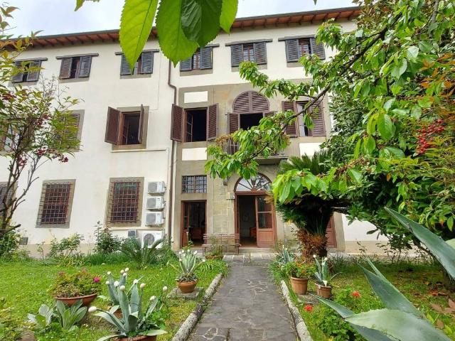 Palazzo in vendita a Capannori, Toscana