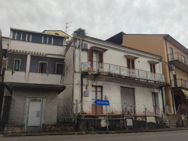 Palazzo in vendita a Malvicino, Capo D'orlando