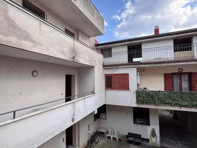 Palazzo in vendita a Capodrise, Campania