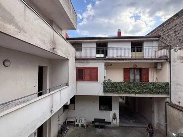 Palazzo in vendita a Capodrise, Campania