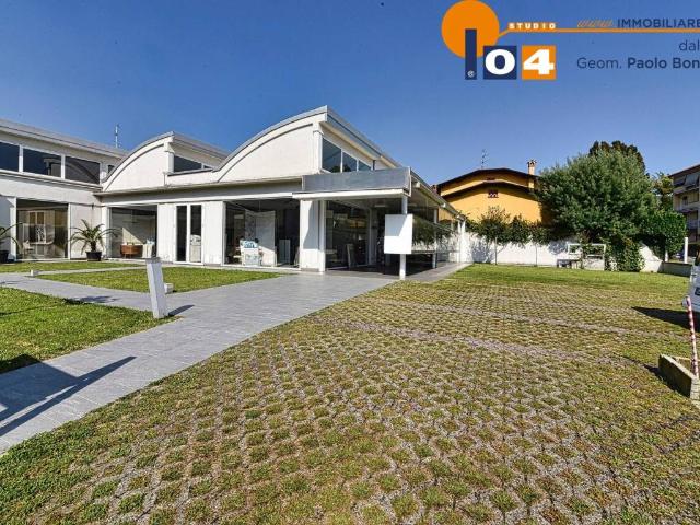Palazzo in vendita a Carate Brianza, Lombardia