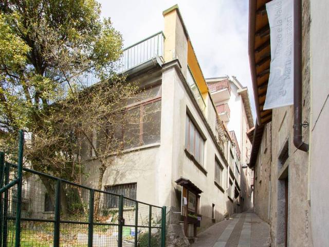 Palazzo in vendita a Carenno, Lombardia