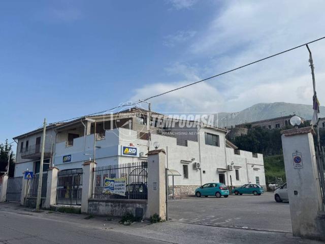 Palazzo in vendita a Carini, Sicilia