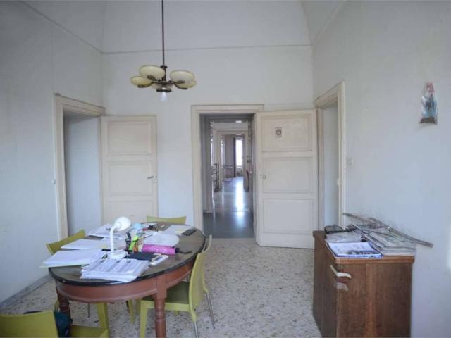 Palazzo in vendita a Carovigno, Brindisi