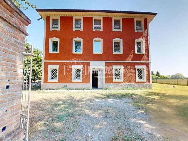 Palazzo in vendita a Unione delle Terre d'Argine, Carpi