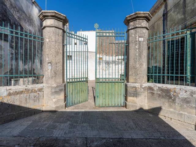 Palazzo in vendita a Puglia, Lecce