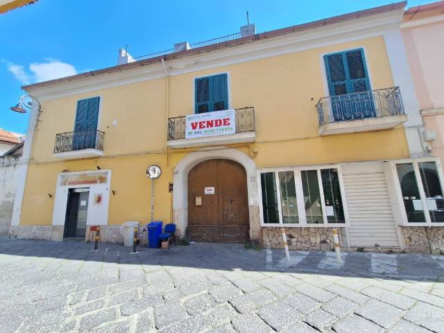 Palazzo in vendita a Casagiove, Campania