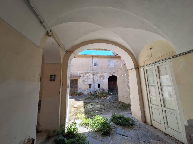 Palazzo in vendita a Casagiove, Campania
