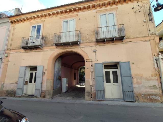Palazzo in vendita a Casagiove, Campania