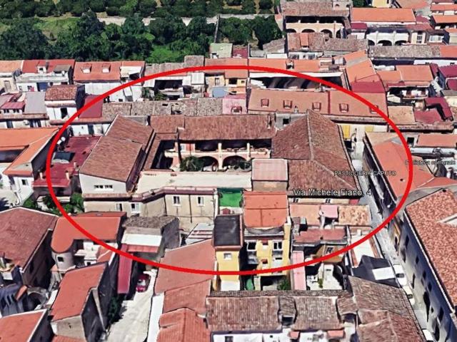 Palazzo in vendita a Casagiove, Campania