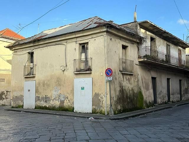 Palazzo in vendita a Casaluce, Campania