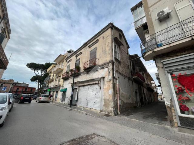 Palazzo in vendita a Casandrino, Napoli