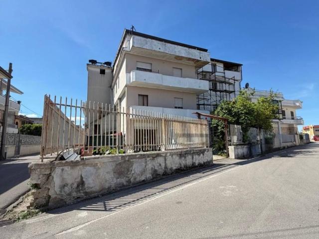 Palazzo in vendita a Casapesenna, Campania