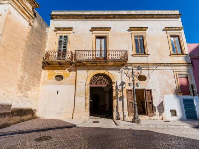 Palazzo in vendita a Puglia, Lecce