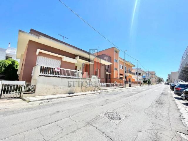 Palazzo in vendita a Puglia, Lecce