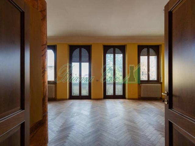 Palazzo in vendita a Campofiorenzo, Casatenovo
