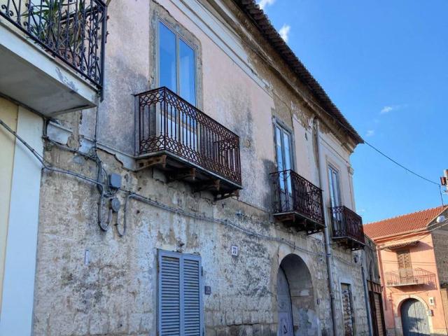 Palazzo in vendita a Caserta