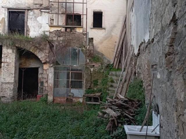 Palazzo in vendita a Petrarelle, Caserta