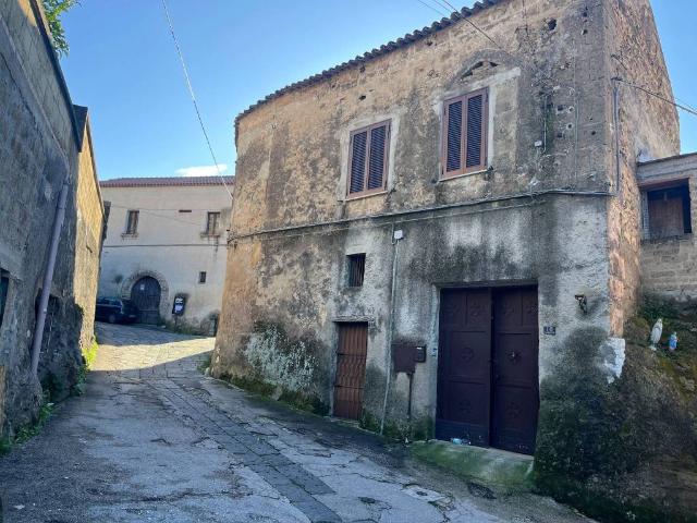 Palazzo in vendita a Piedimonte di Casolla, Caserta