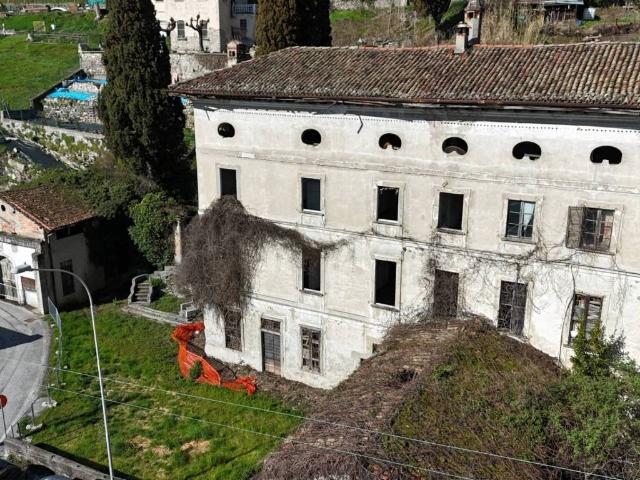 Palazzo in vendita a Caslino D'erba, Lombardia