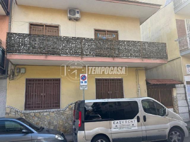 Palazzo in vendita a Casoria, Napoli