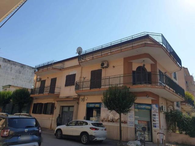 Palazzo in vendita a Casoria, Campania