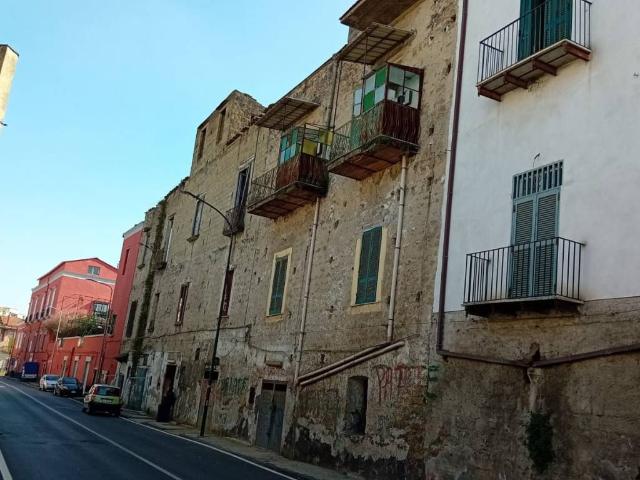 Palazzo in vendita a Casoria, Napoli